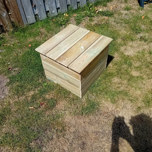 Houttan Bijzettafel – 55×55×50 cm